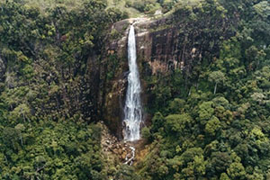 Hike to Diyaluma Falls